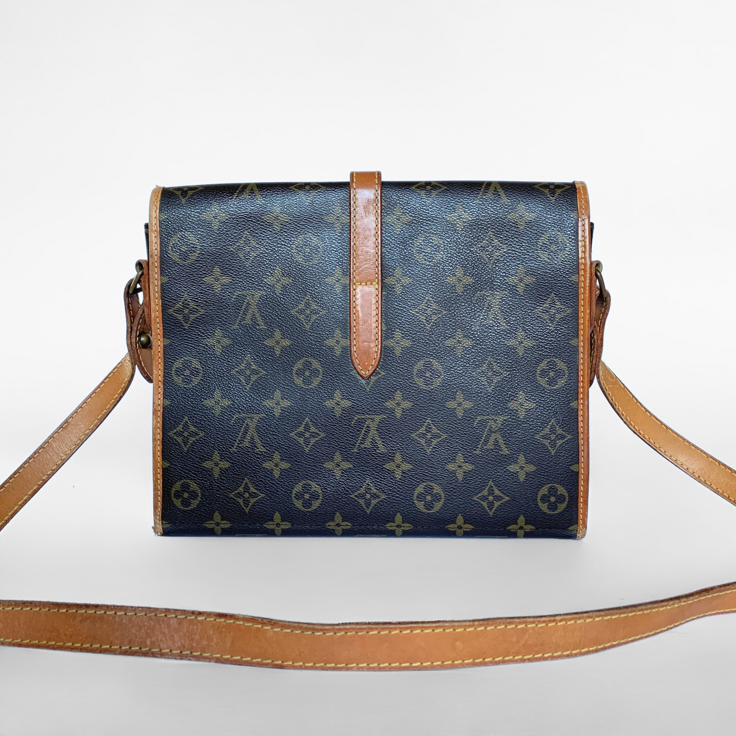 Louis Vuitton Louis Vuitton Vintage Saumur Monogram Canvas - Crossbody bags - Etoile Luxury Vintage
