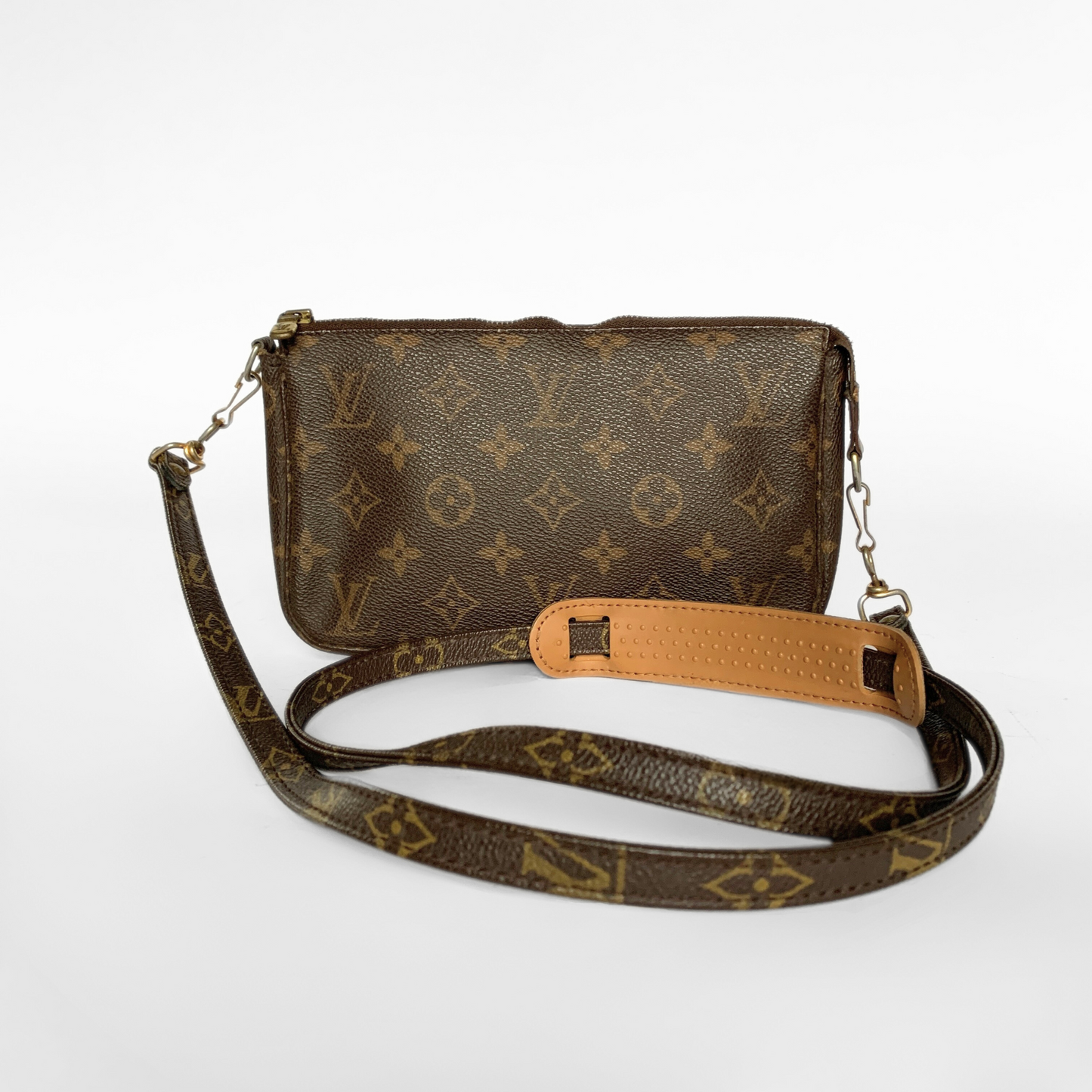 Louis Vuitton Louis Vuitton Pochette Monogram Canvas - Crossbody bags - Etoile Luxury Vintage