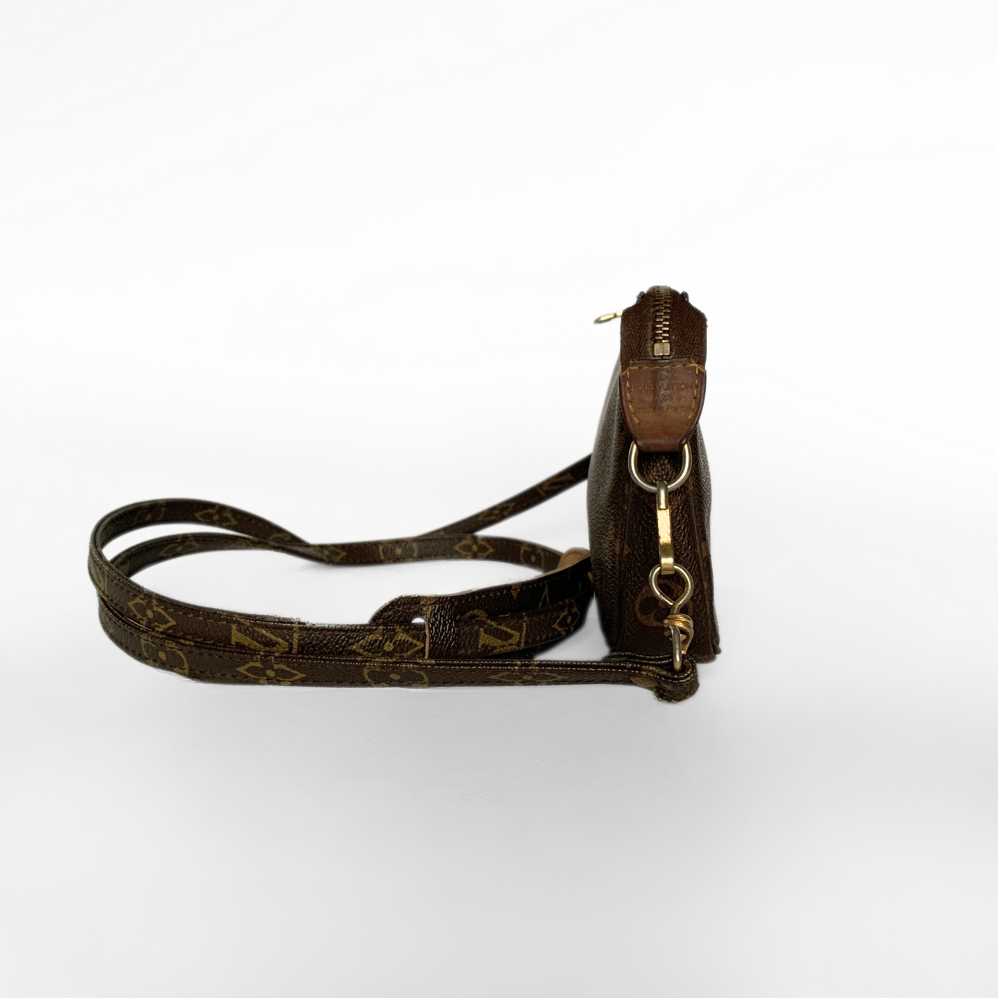 Louis Vuitton Louis Vuitton Pochette Monogram Canvas - Crossbody bags - Etoile Luxury Vintage