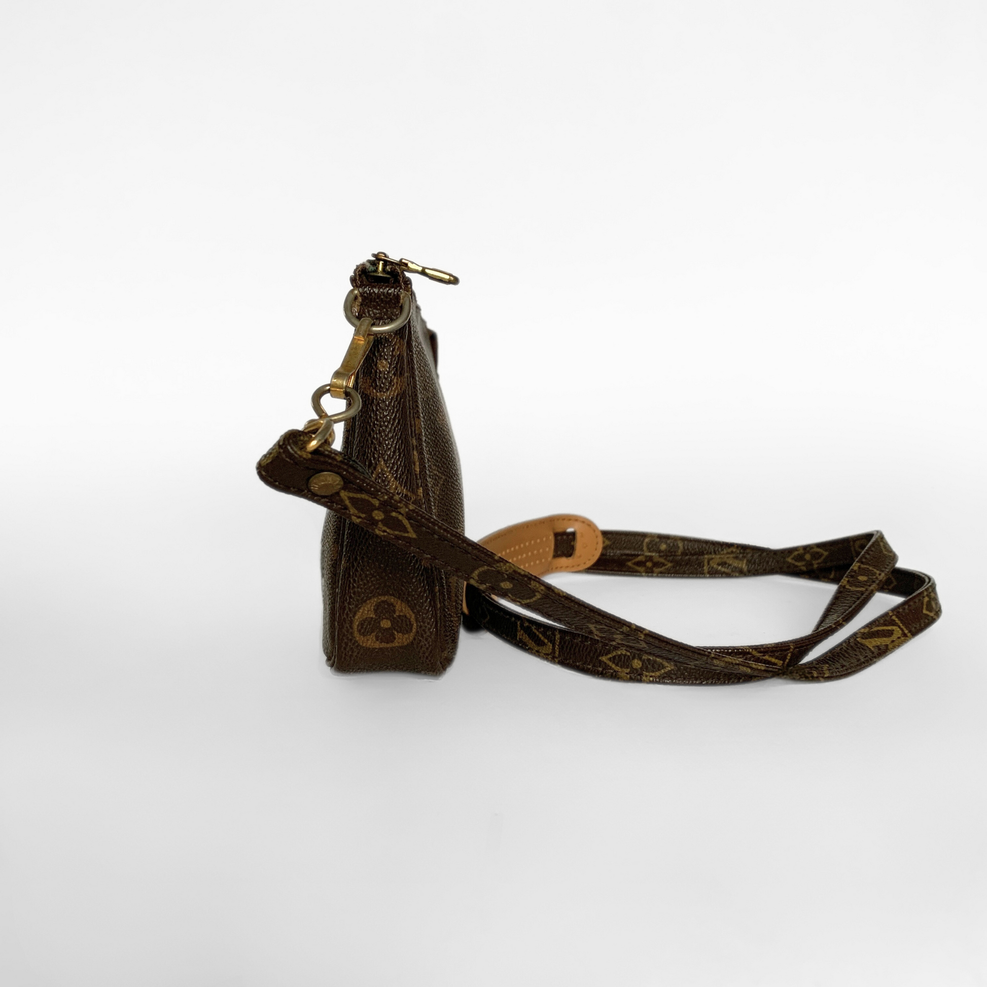 Louis Vuitton Louis Vuitton Pochette Monogram Canvas - Crossbody bags - Etoile Luxury Vintage