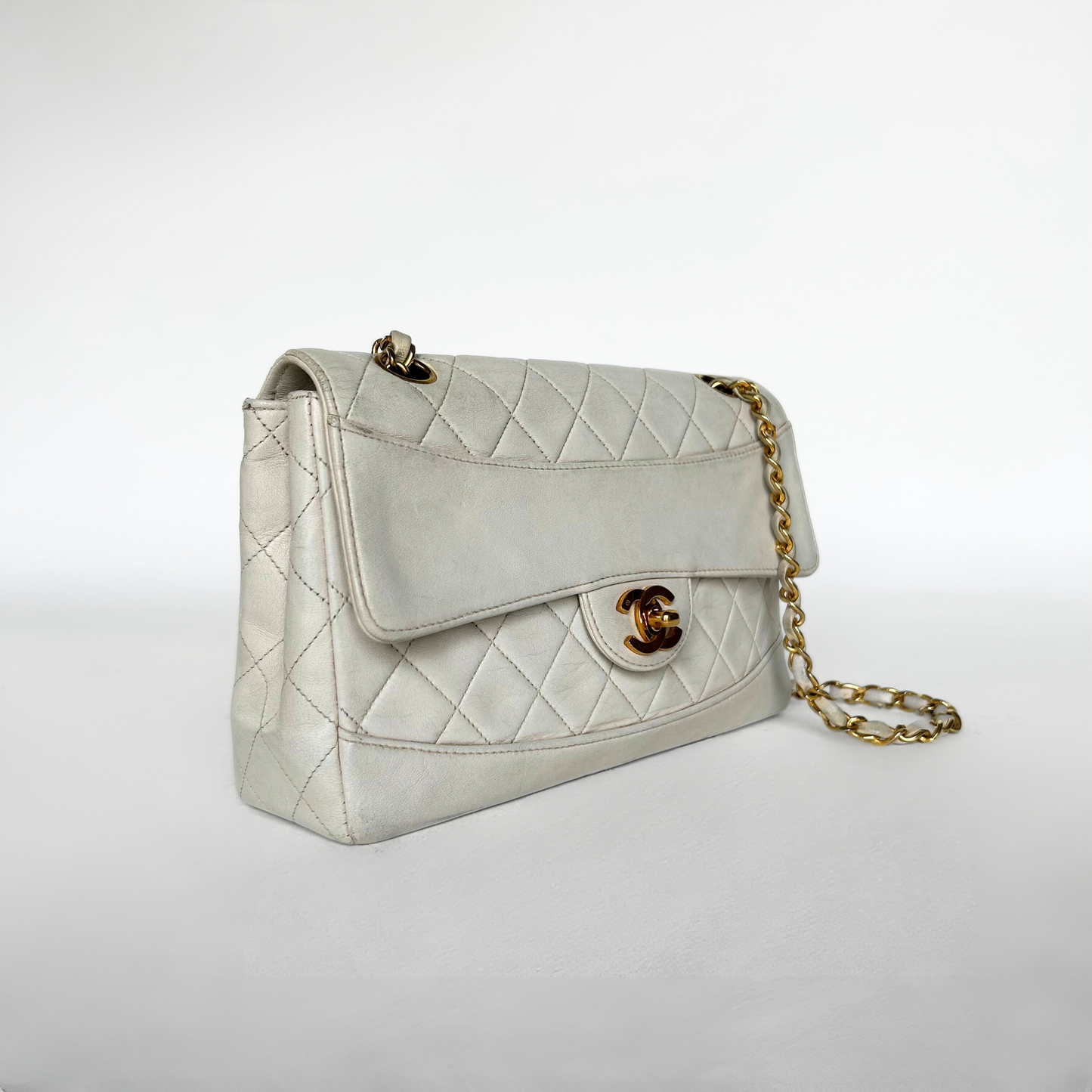 Chanel IG SALE: Chanel Seasonal Diana Single Flap Bag Medium Lambskin Leather - Shoulder bags - Etoile Luxury Vintage