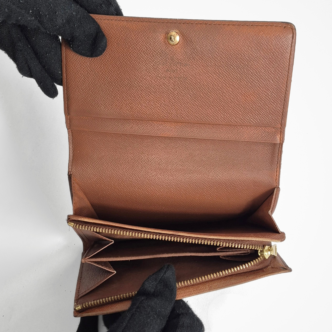 Louis Vuitton wallet with monogram inside view