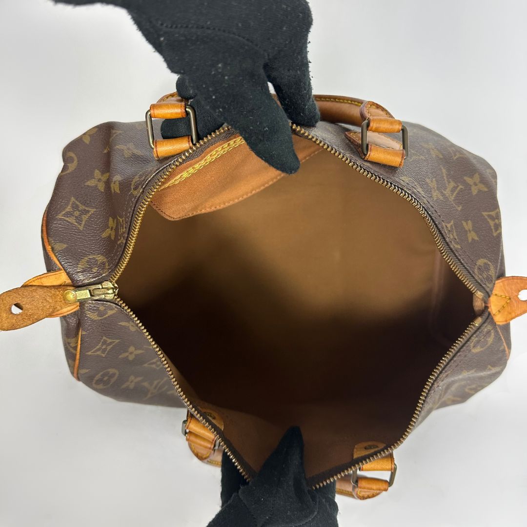 Louis Vuitton Speedy 35 on a white background
