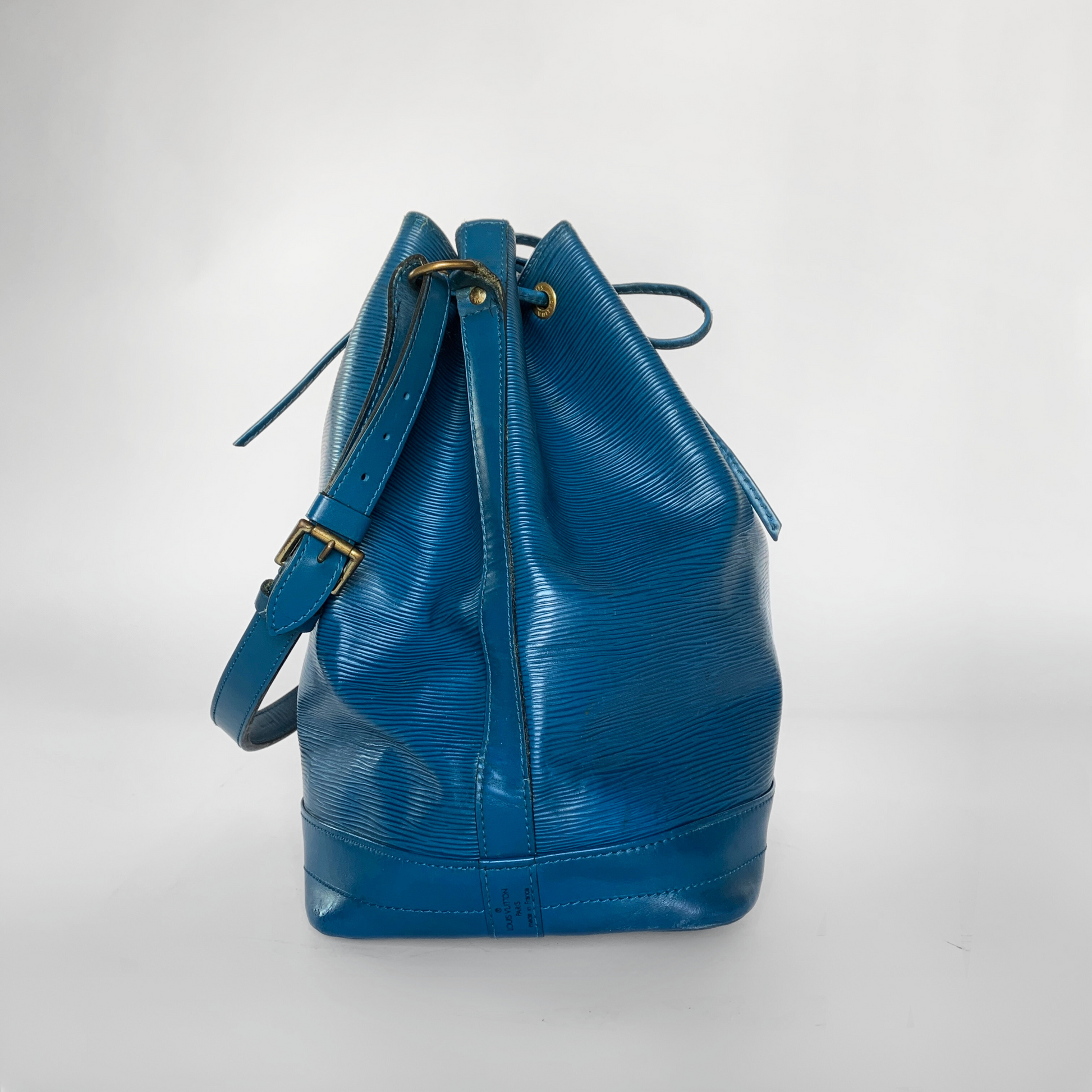 Louis Vuitton Louis Vuitton Noé Epi Leather - Shoulder bags - Etoile Luxury Vintage