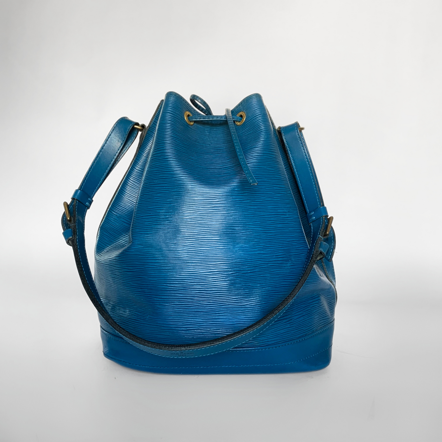 Louis Vuitton Louis Vuitton Noé Epi Leather - Shoulder bags - Etoile Luxury Vintage