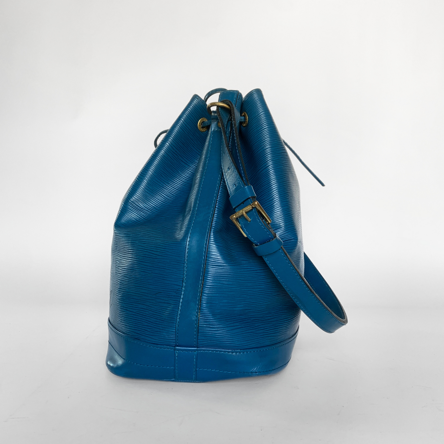 Louis Vuitton Louis Vuitton Noé Epi Leather - Shoulder bags - Etoile Luxury Vintage