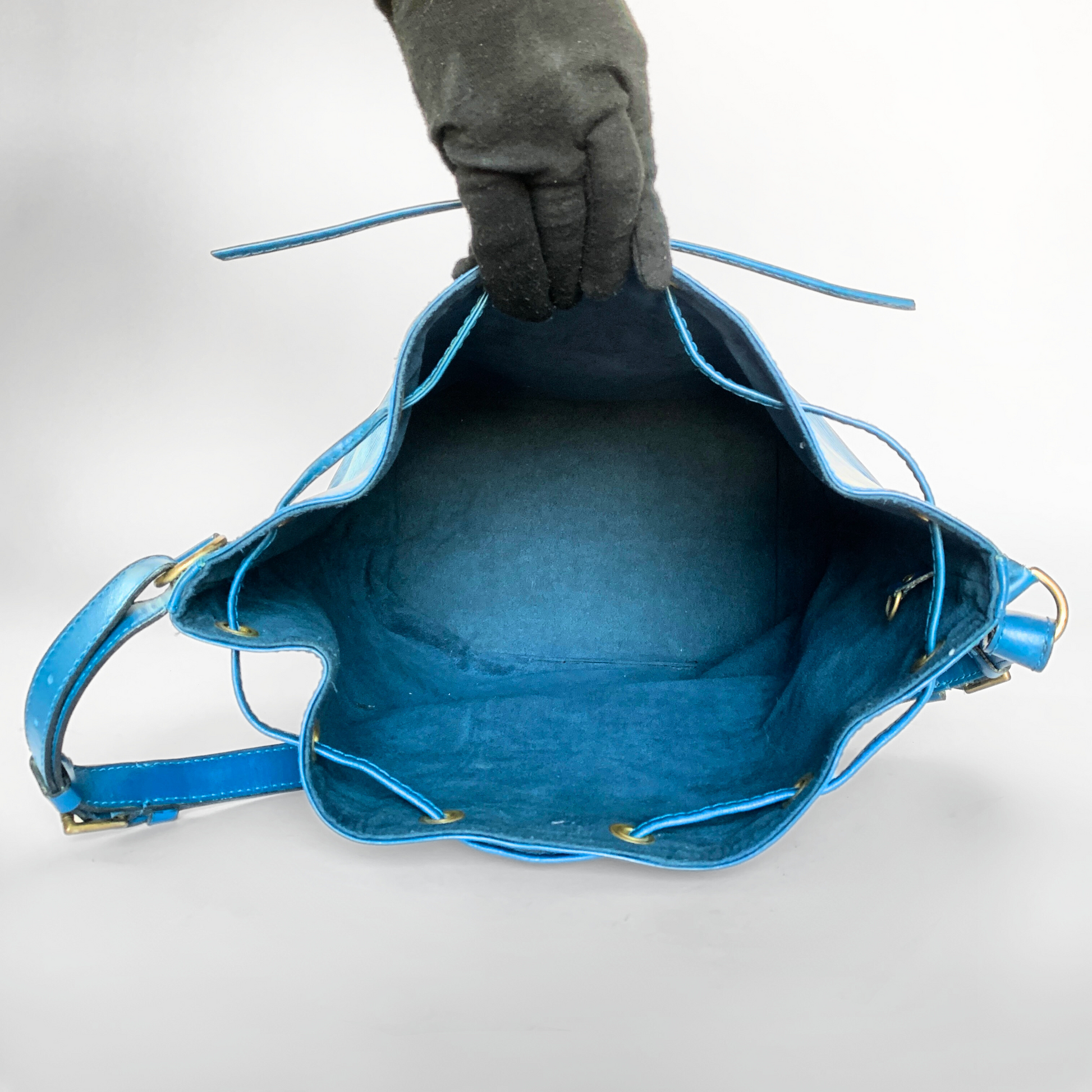 Louis Vuitton Louis Vuitton Noé Epi Leather - Shoulder bags - Etoile Luxury Vintage