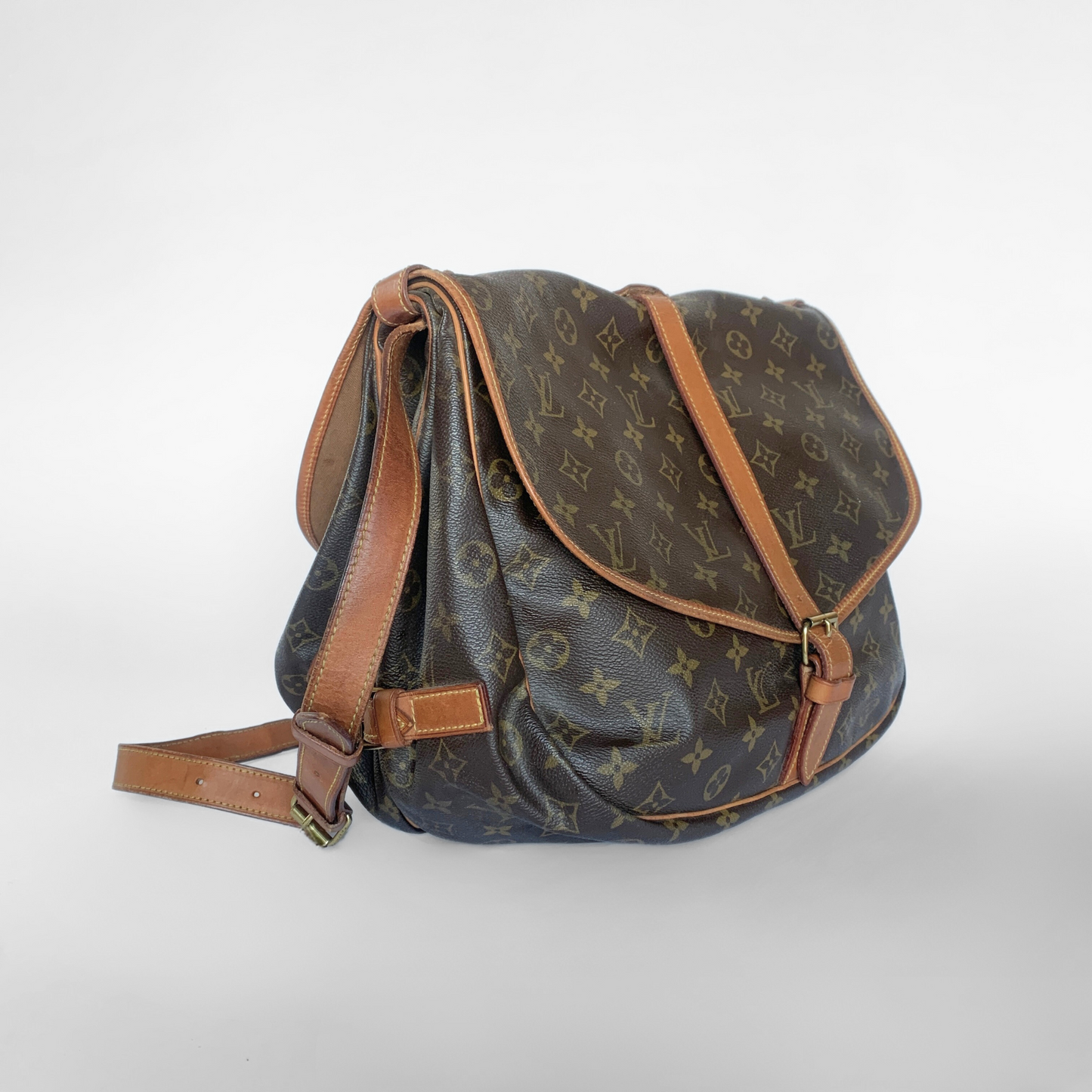 Louis Vuitton Louis Vuitton Saumur 35 Monogram Canvas - Crossbody bags - Etoile Luxury Vintage