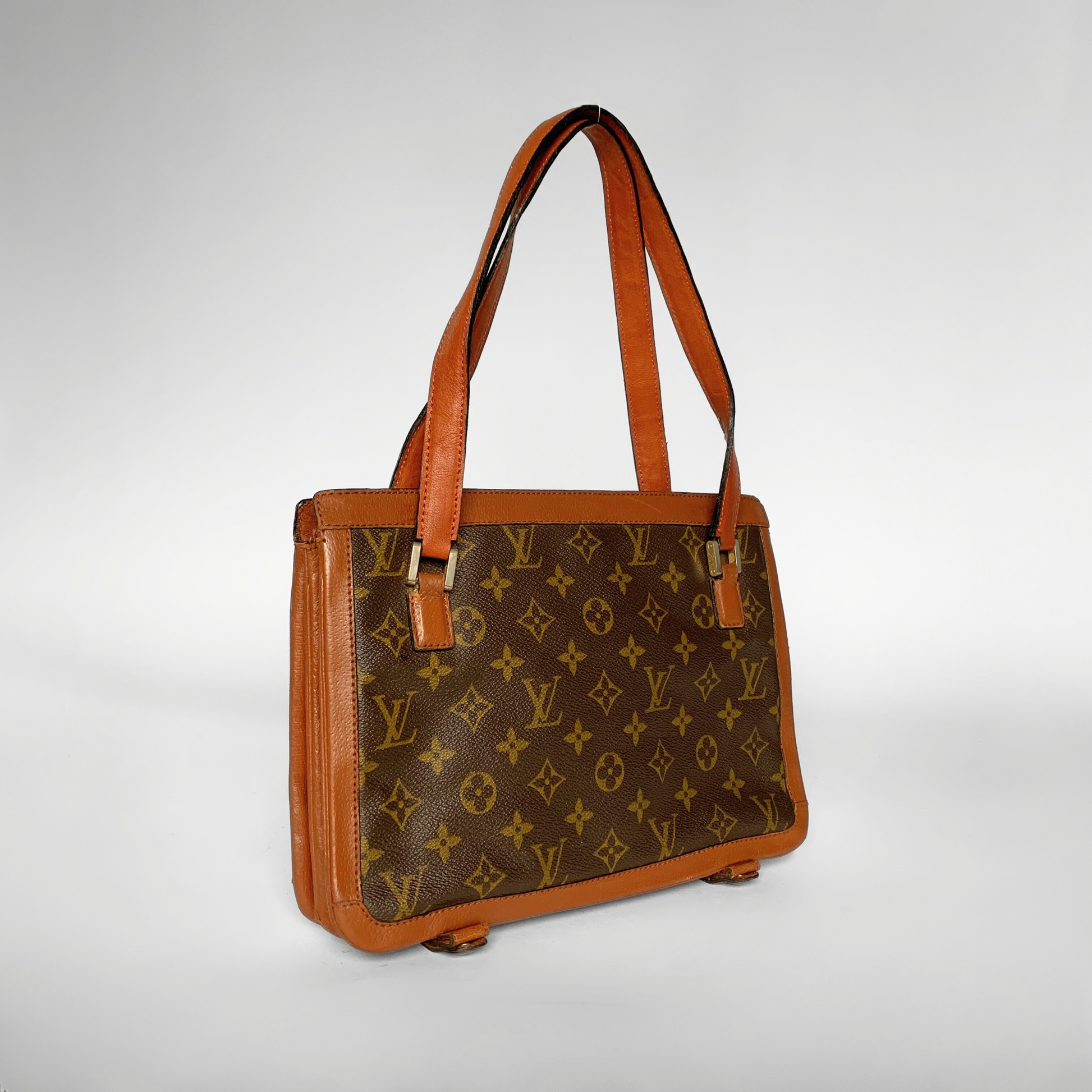 Louis Vuitton Louis Vuitton Sac Bavolet Monogram Canvas - Shoulder bags - Etoile Luxury Vintage