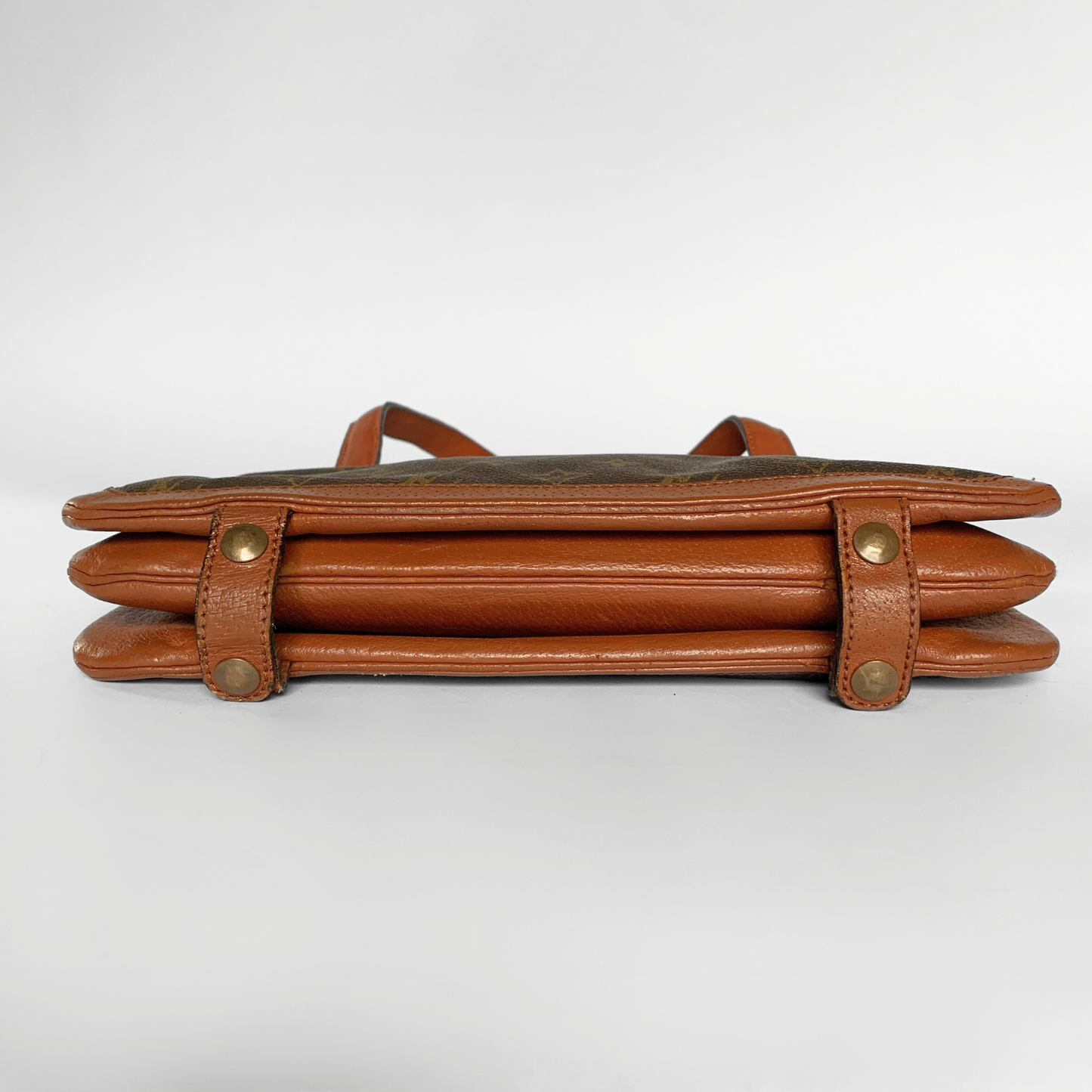 Louis Vuitton Louis Vuitton Sac Bavolet Monogram Canvas - Shoulder bags - Etoile Luxury Vintage