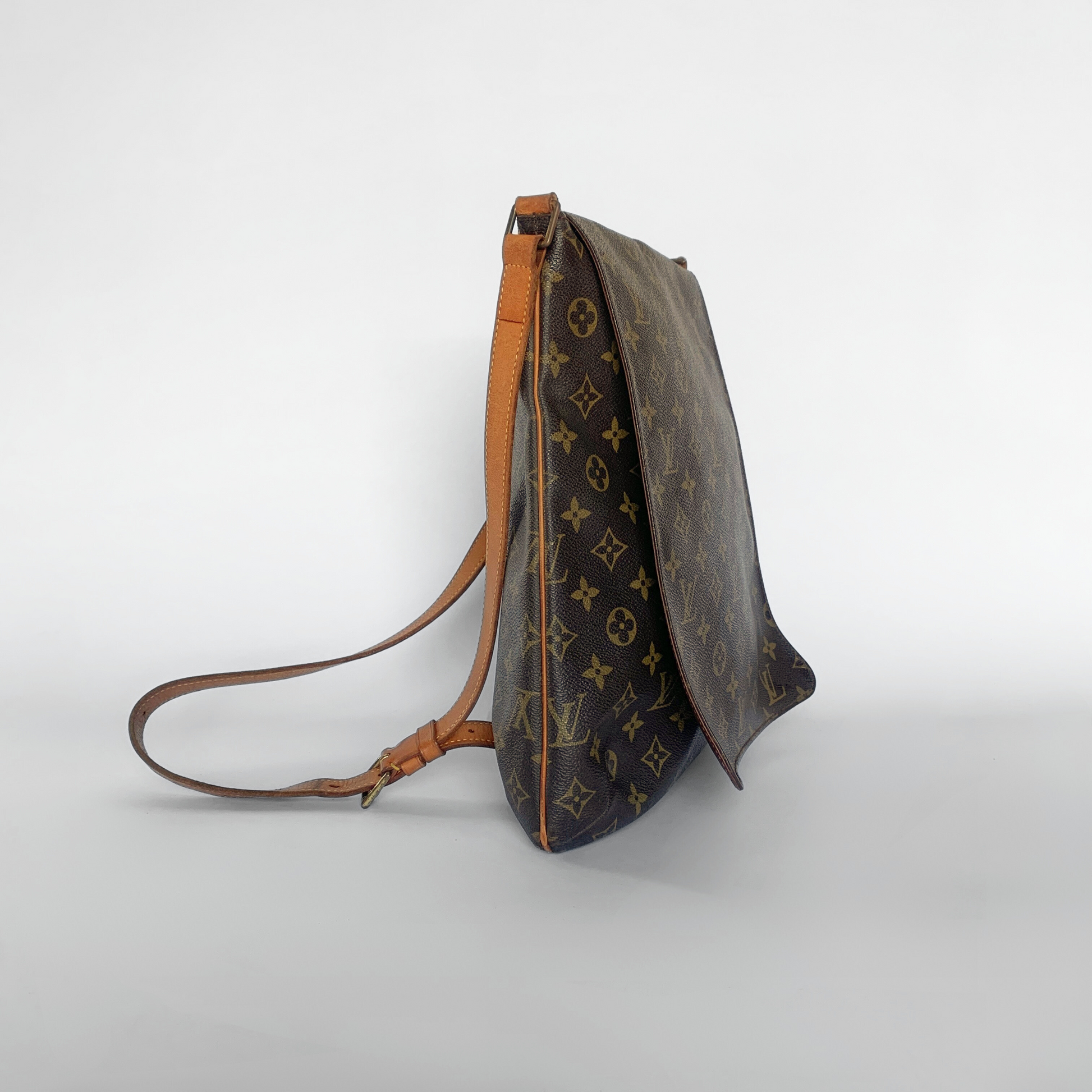 Louis Vuitton Louis Vuitton Musette Monogram Canvas - Shoulder bags - Etoile Luxury Vintage