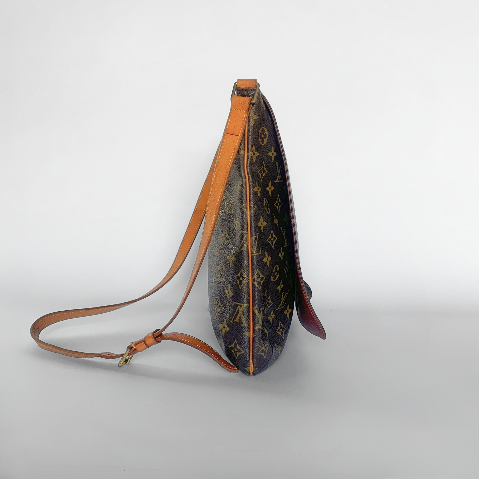 Louis Vuitton Louis Vuitton Musette Monogram Canvas - Shoulder bags - Etoile Luxury Vintage