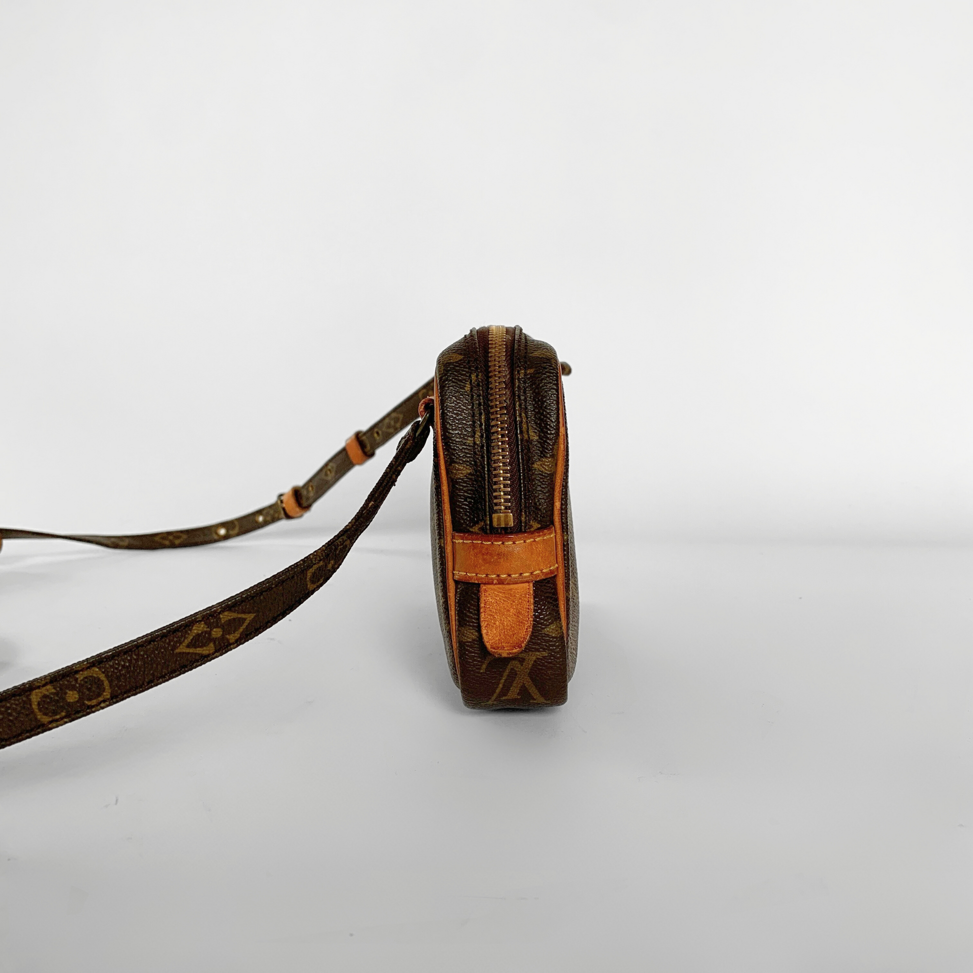 Louis Vuitton Louis Vuitton Marly Monogram Canvas - Crossbody bags - Etoile Luxury Vintage