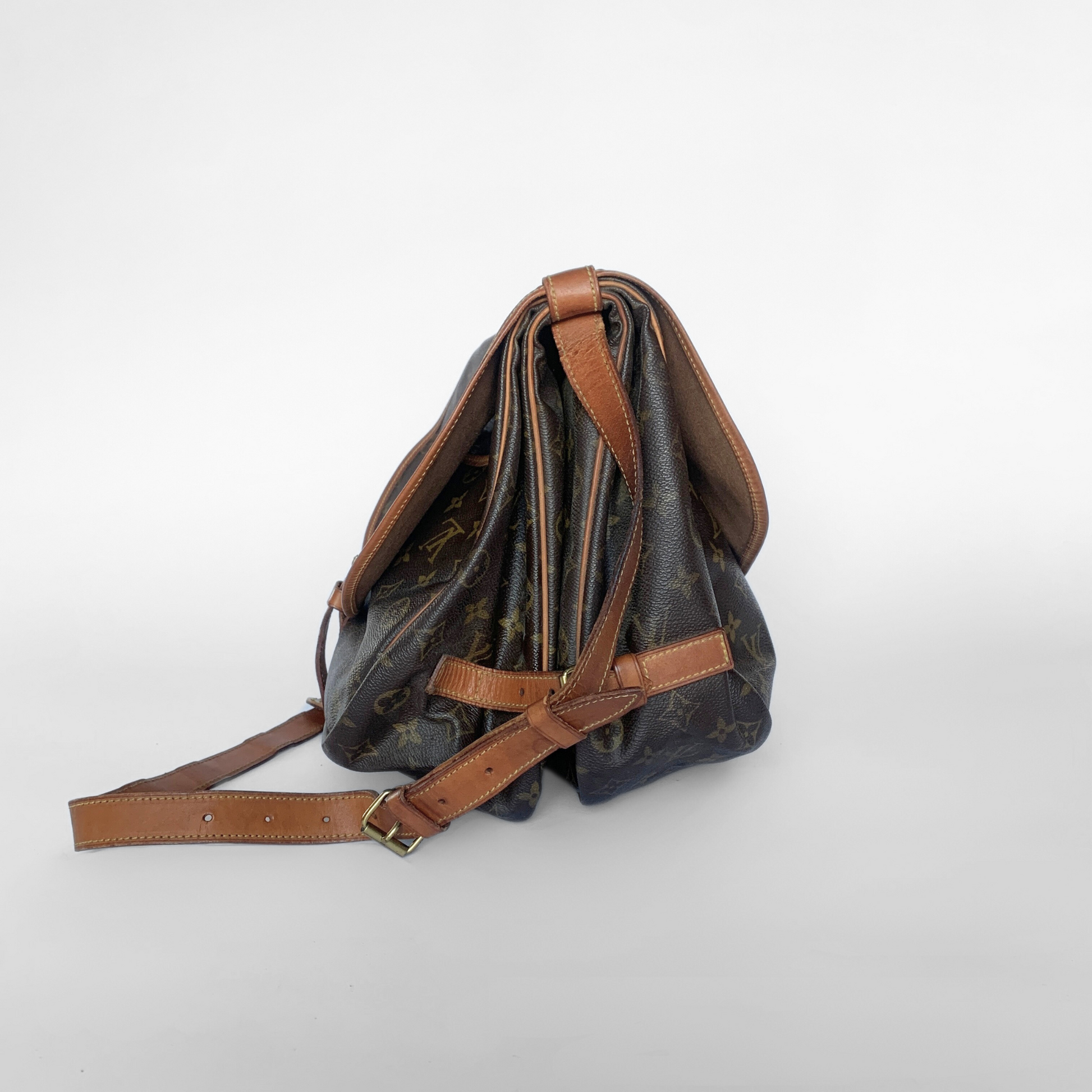 Louis Vuitton Louis Vuitton Saumur 35 Monogram Canvas - Crossbody bags - Etoile Luxury Vintage