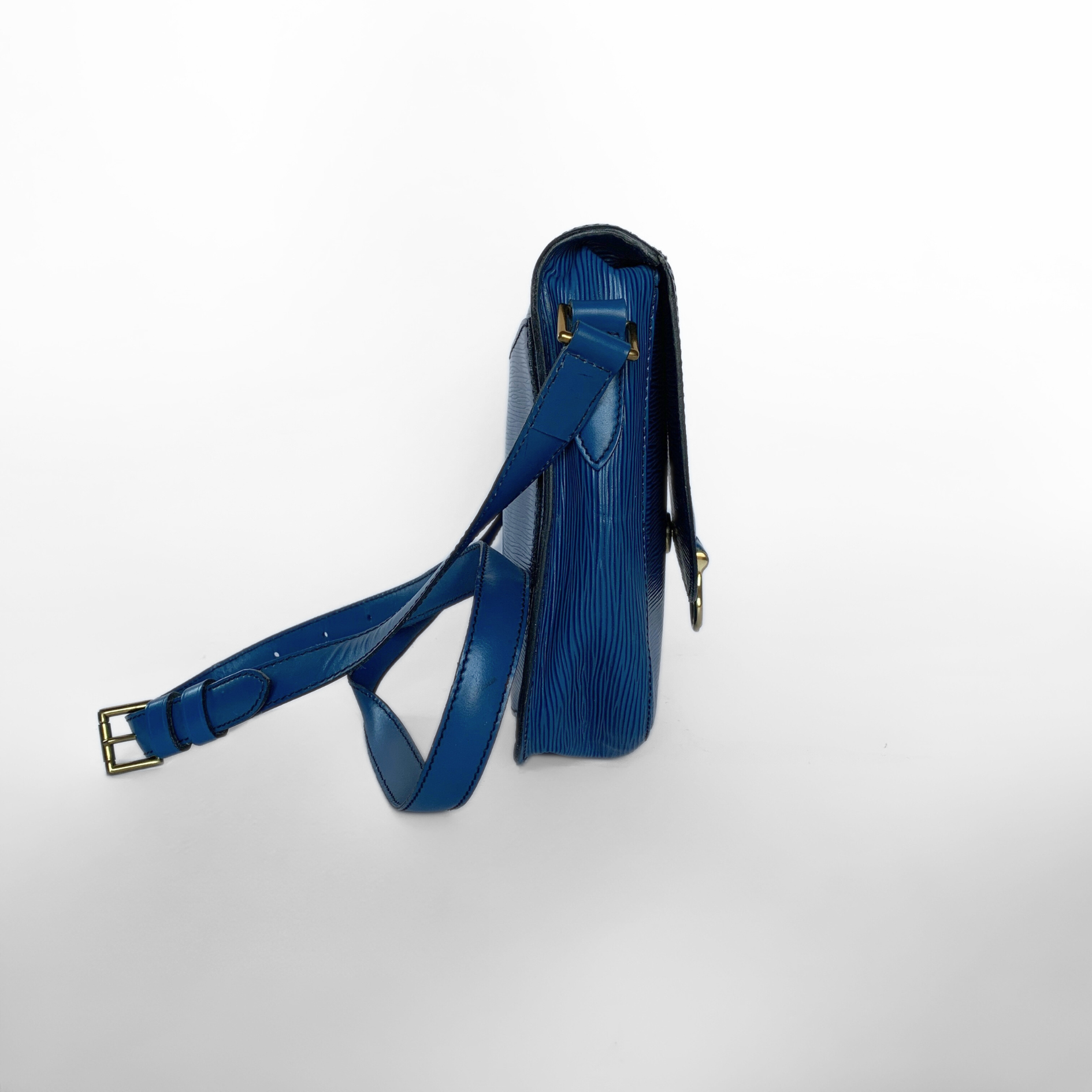 Louis Vuitton Louis Vuitton Saint Cloud GM Epi Leather - Crossbody bags - Etoile Luxury Vintage