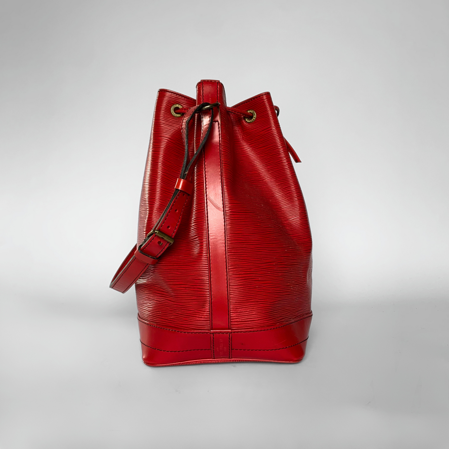 Louis Vuitton Louis Vuitton Noé Epi Leather - Shoulder bags - Etoile Luxury Vintage