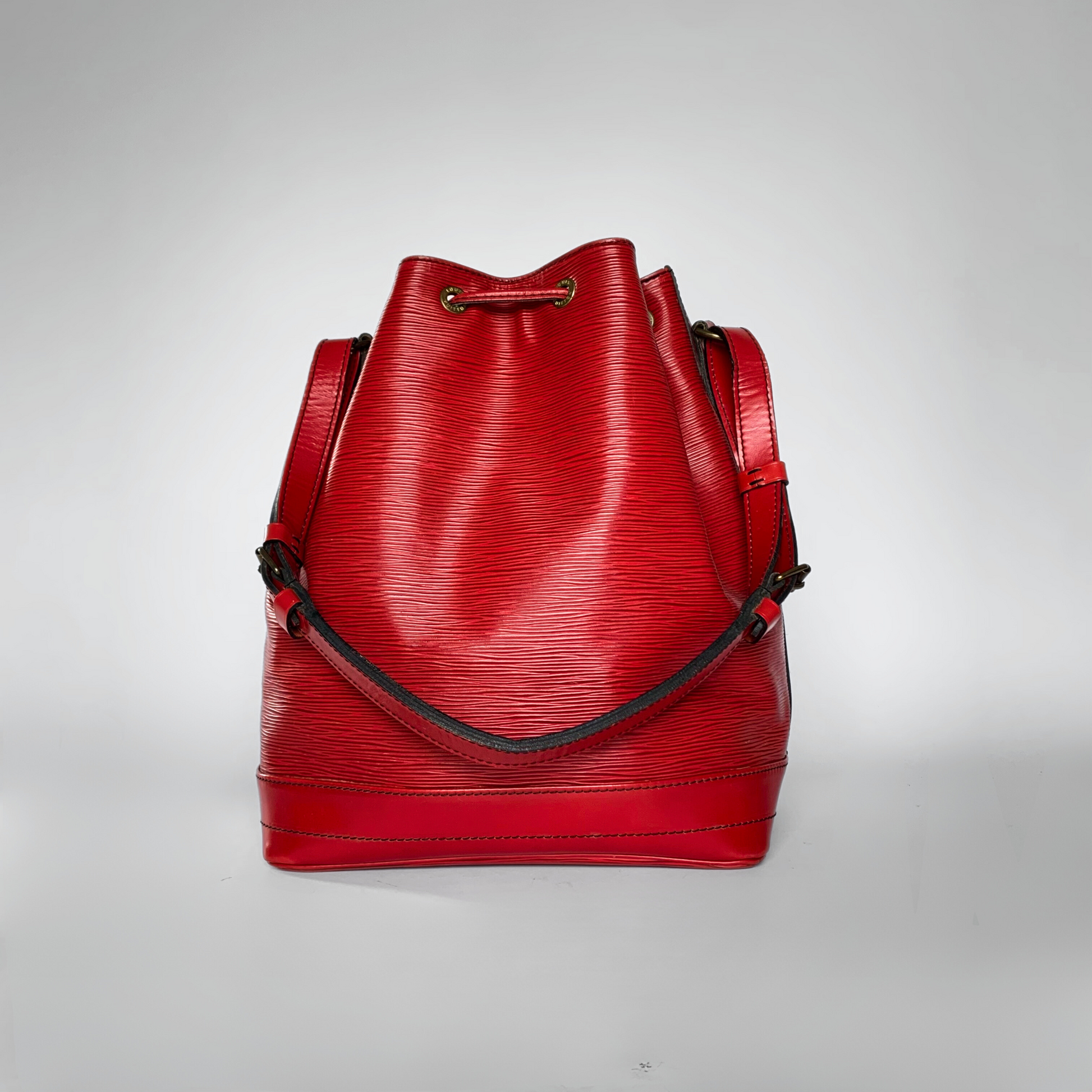 Louis Vuitton Louis Vuitton Noé Epi Leather - Shoulder bags - Etoile Luxury Vintage