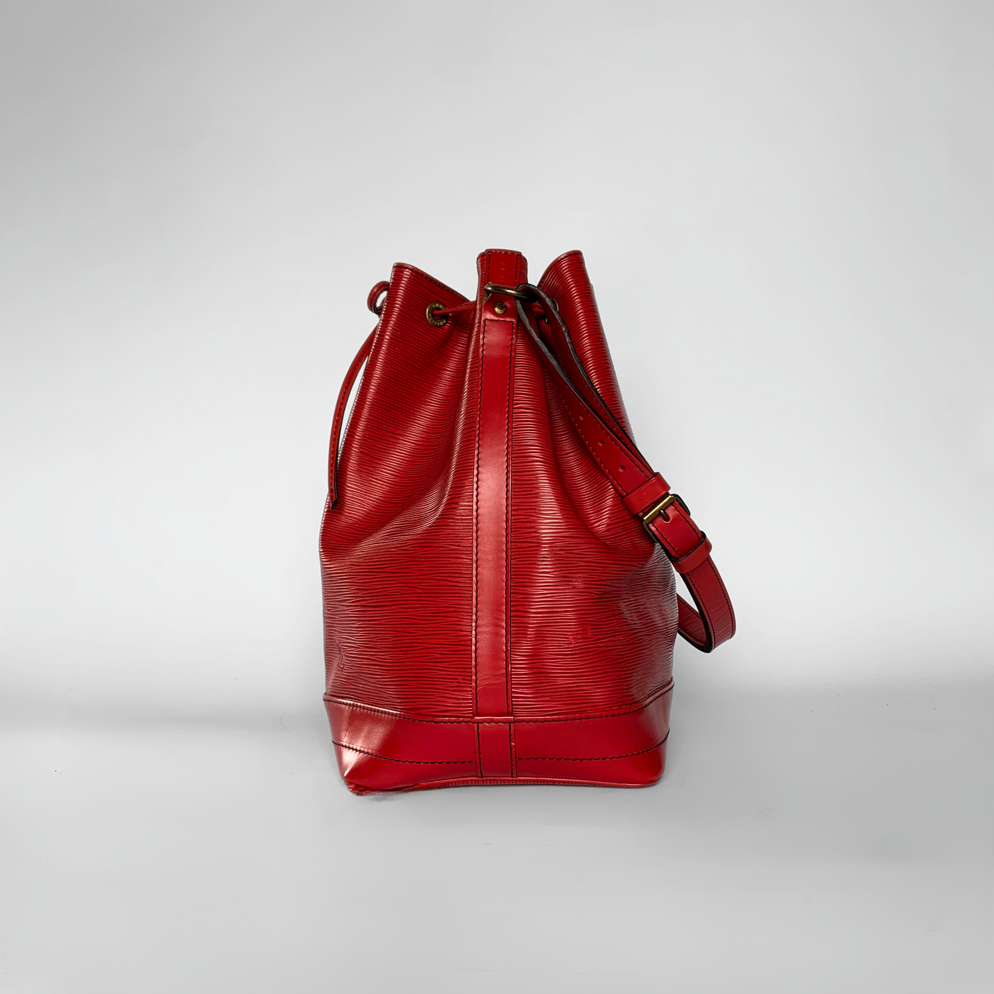 Louis Vuitton Louis Vuitton Noé Epi Leather - Shoulder bags - Etoile Luxury Vintage