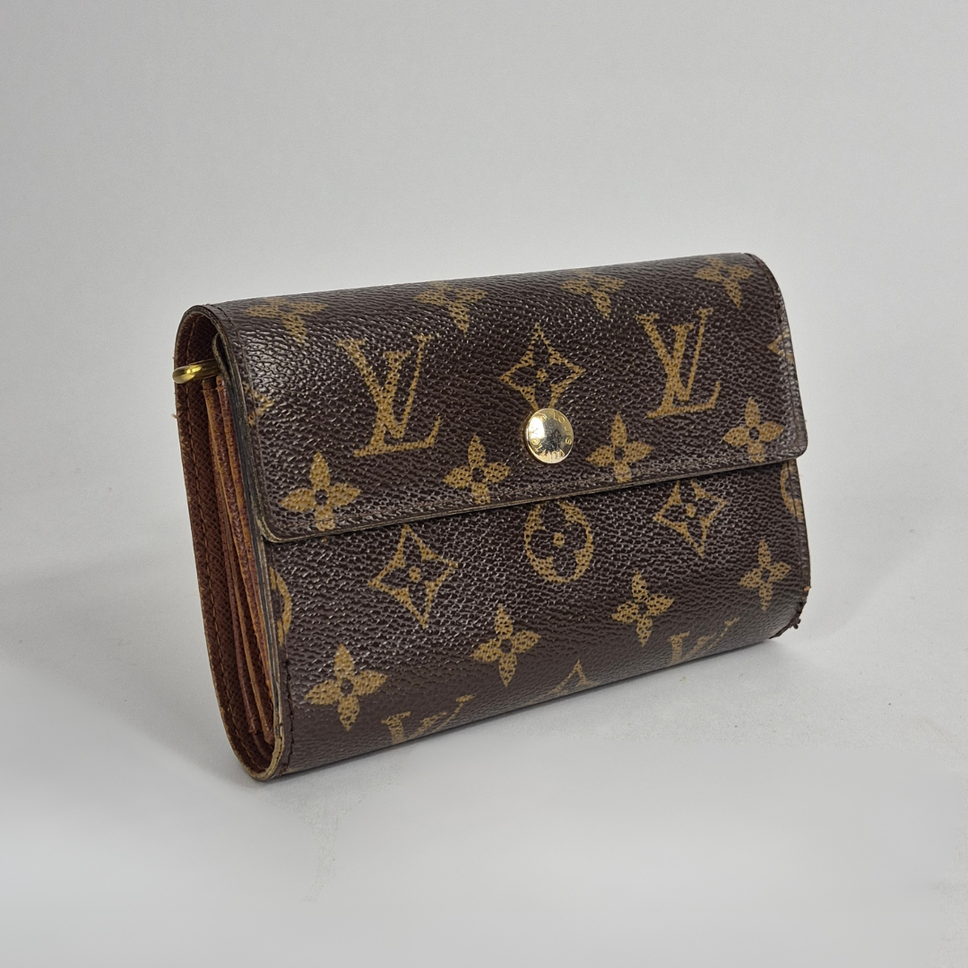 Louis Vuitton Wallet International Medium lateral view