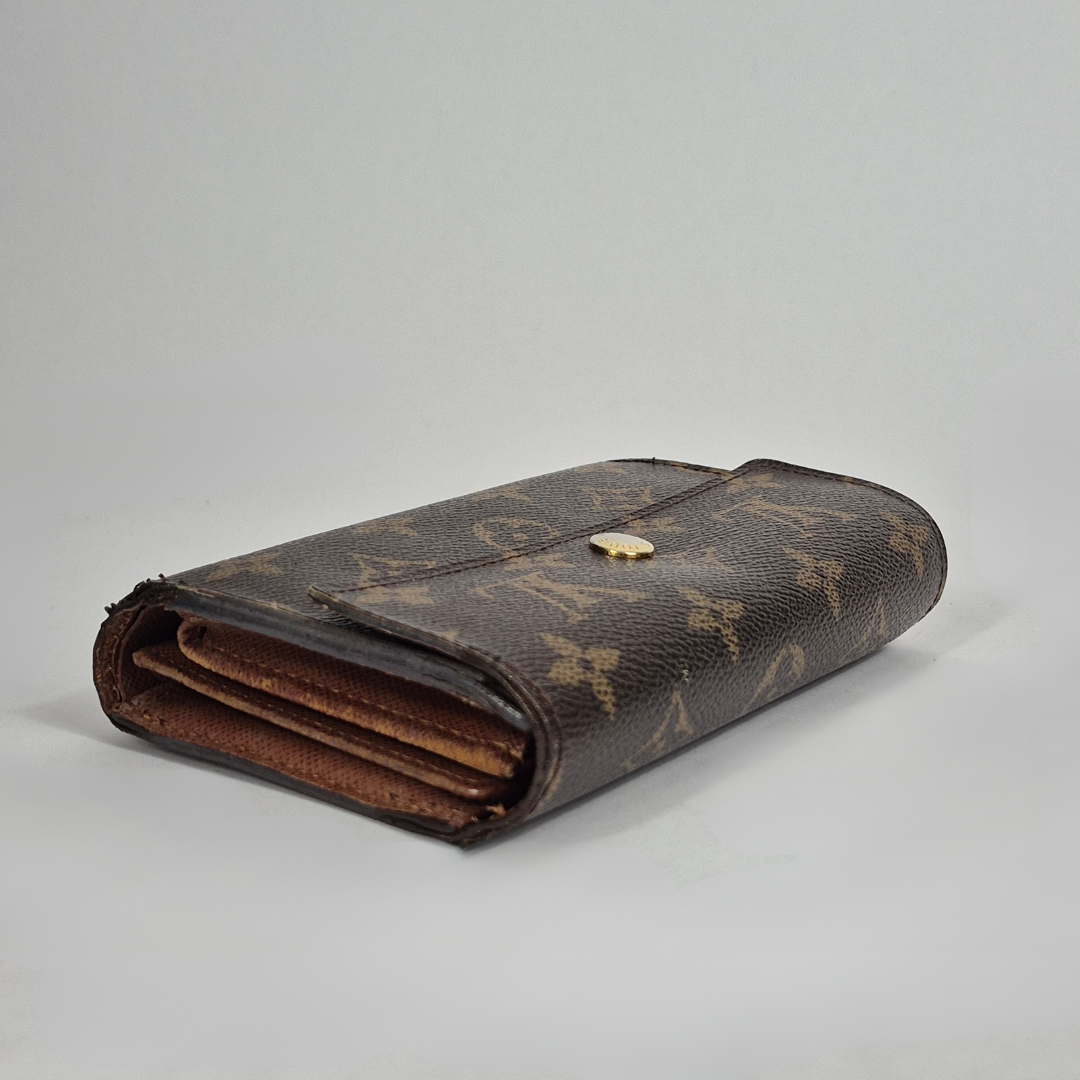 Louis Vuitton Wallet International Medium lateral view