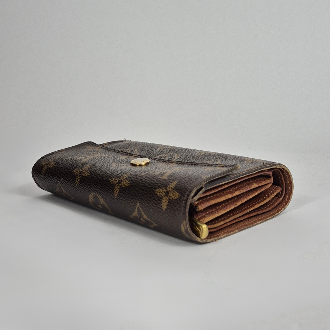Louis Vuitton Wallet International Medium lateral view