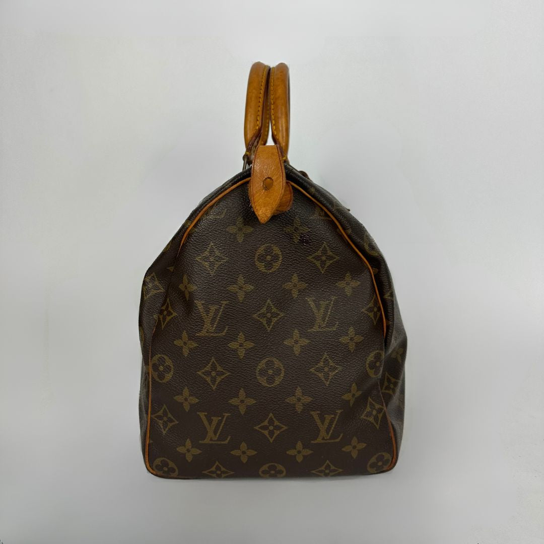 Louis Vuitton Speedy 35 on a white background