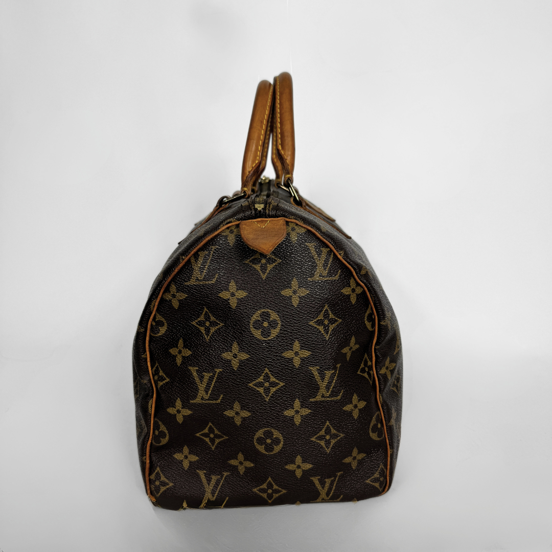 Louis Vuitton Speedy 30 on a white background
