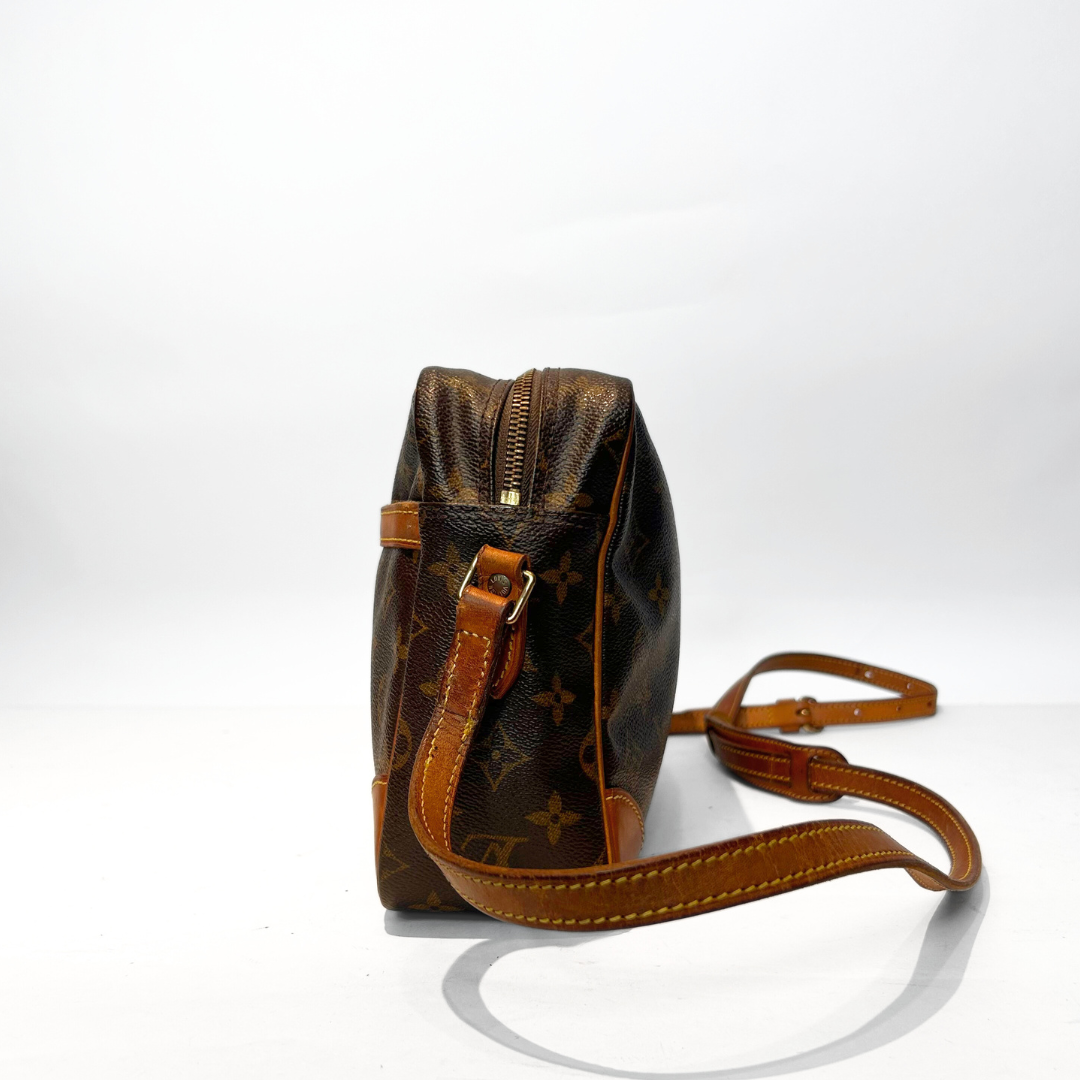 Louis Vuitton Louis Vuitton Trocadero GM Monogram Canvas - Crossbody bags - Etoile Luxury Vintage