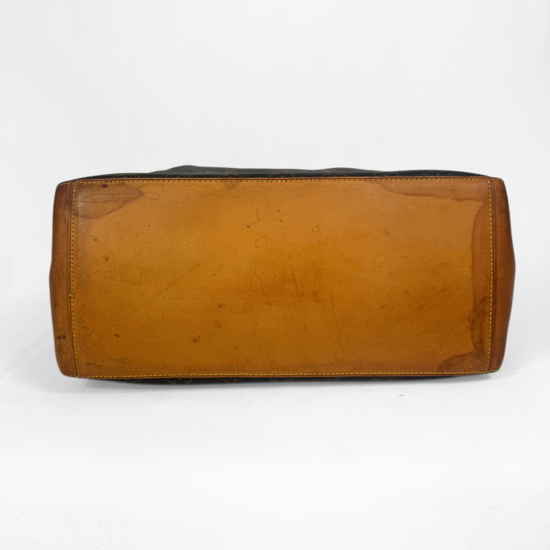 Bottom view of the bag showing the tan leather on the bottom 