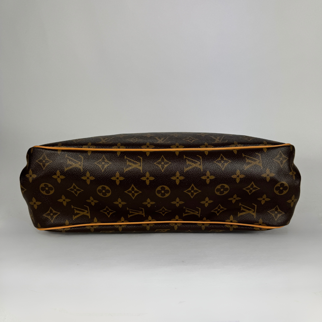 Louis Vuitton Batignolles Horizontal on a white background