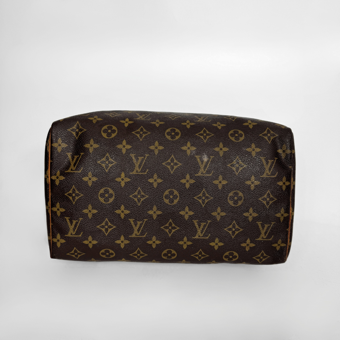 Louis Vuitton Speedy 30 on a white background