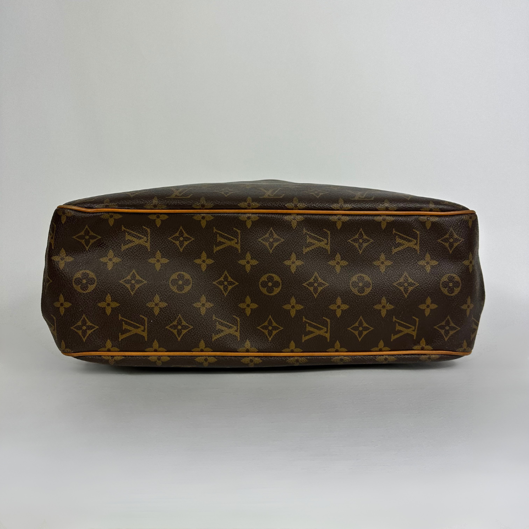 Louis Vuitton Batignolles Horizontal on a white background